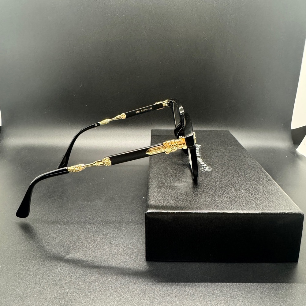 Gold/black chrome heart sunglasses - Picture 3 of 6